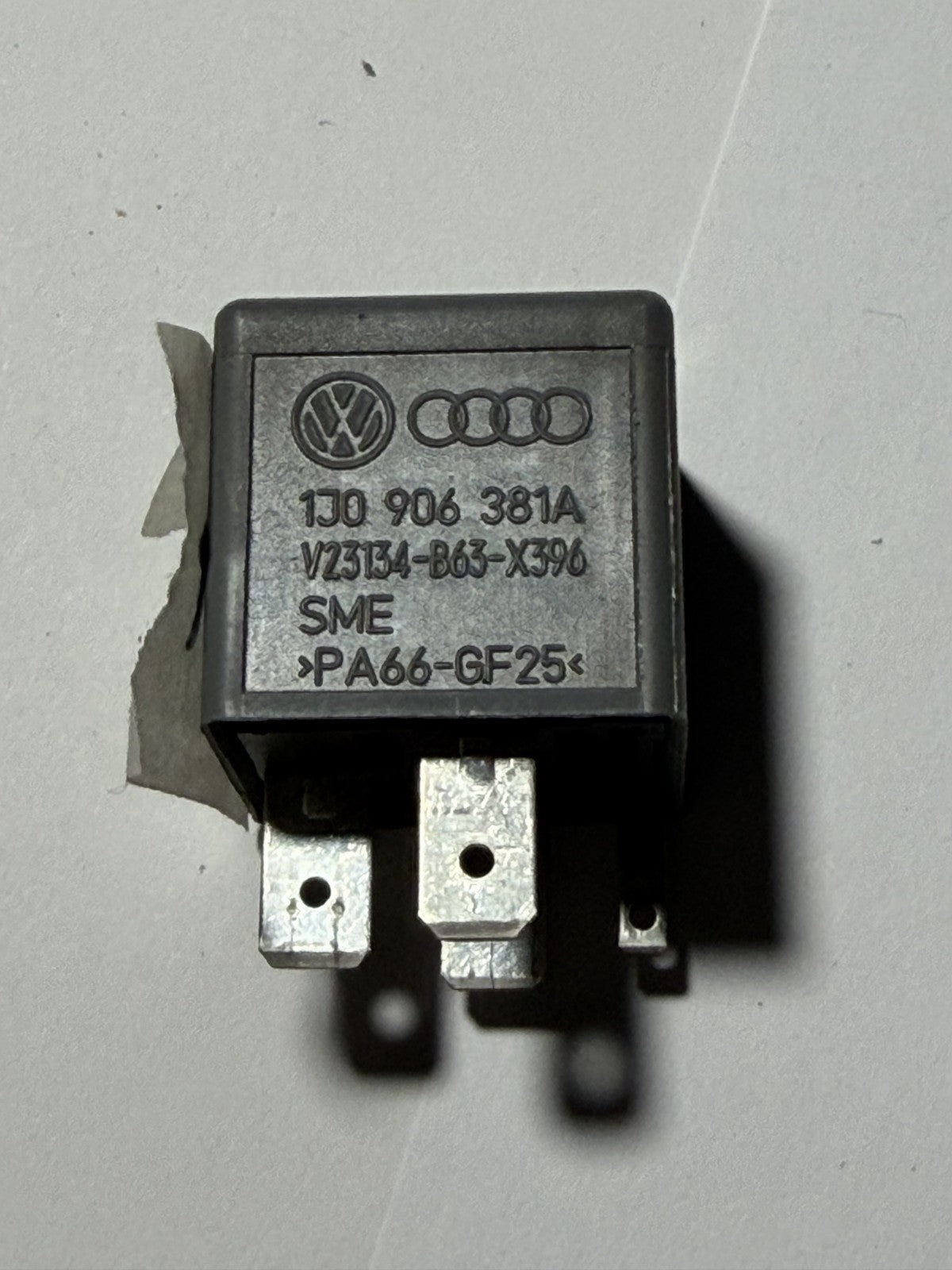 2002-2006 Volkswagen Beetle Glow Plug Relay #109 1J0906381A, V23134B63X396