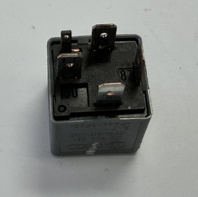 1998-2005 Volkswagen Passat ECU Main Power Supply Relay #429 Gray by Volkswagen