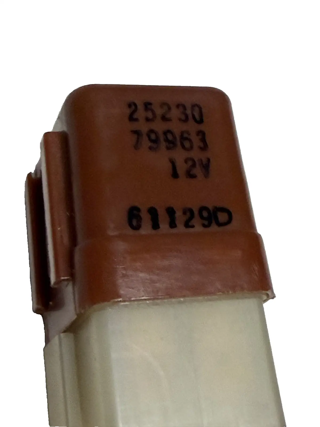2004-2008 Nissan 350Z Main Radiator Fan Relay 12V 25230 79963, 61129D CLOSE UP