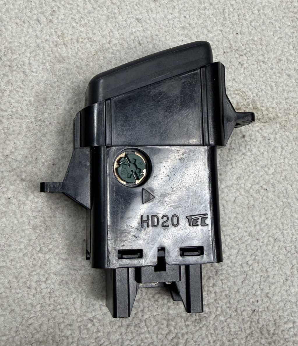 1997 1998 1999 2000 2001 Honda CRV Emergency Hazard Light Switch Button M11769