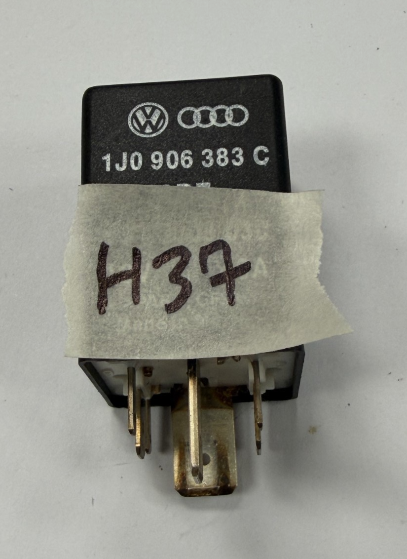 2001-2005 Volkswagen Passat Fuel Pump Relay 1J0 906 383 C, 831 0009 030