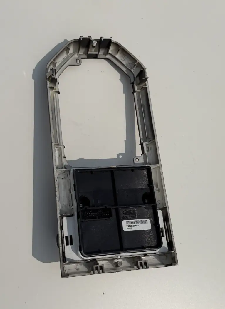 05-09 Land Rover LR3 Front Shifter Panel Terrain Switch YUD501230WUX Woodgrain by Land Rover
