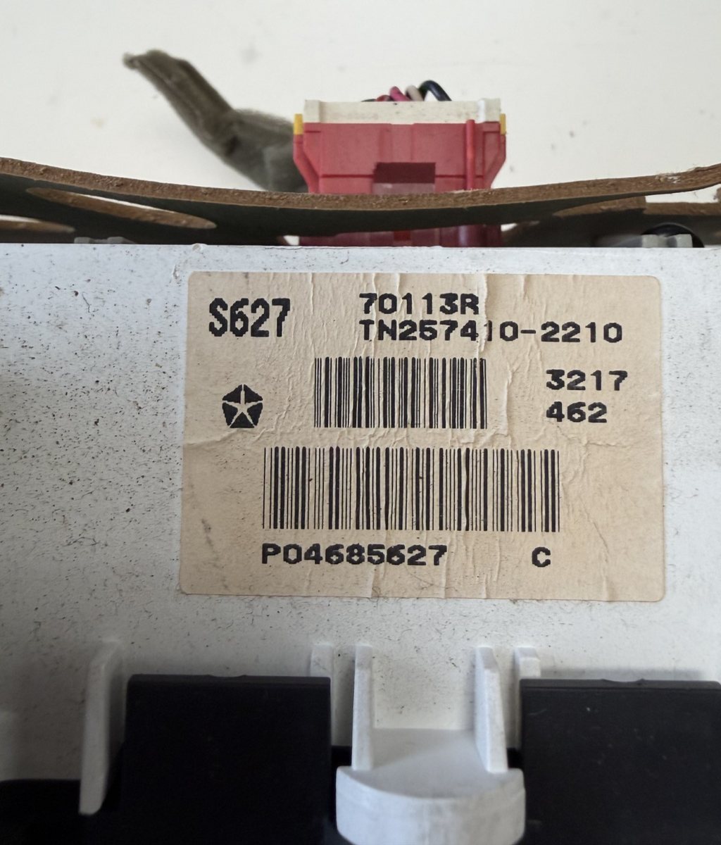 1998 1999 Dodge Caravan Voyager Speedometer Instrument Cluster 04685627C