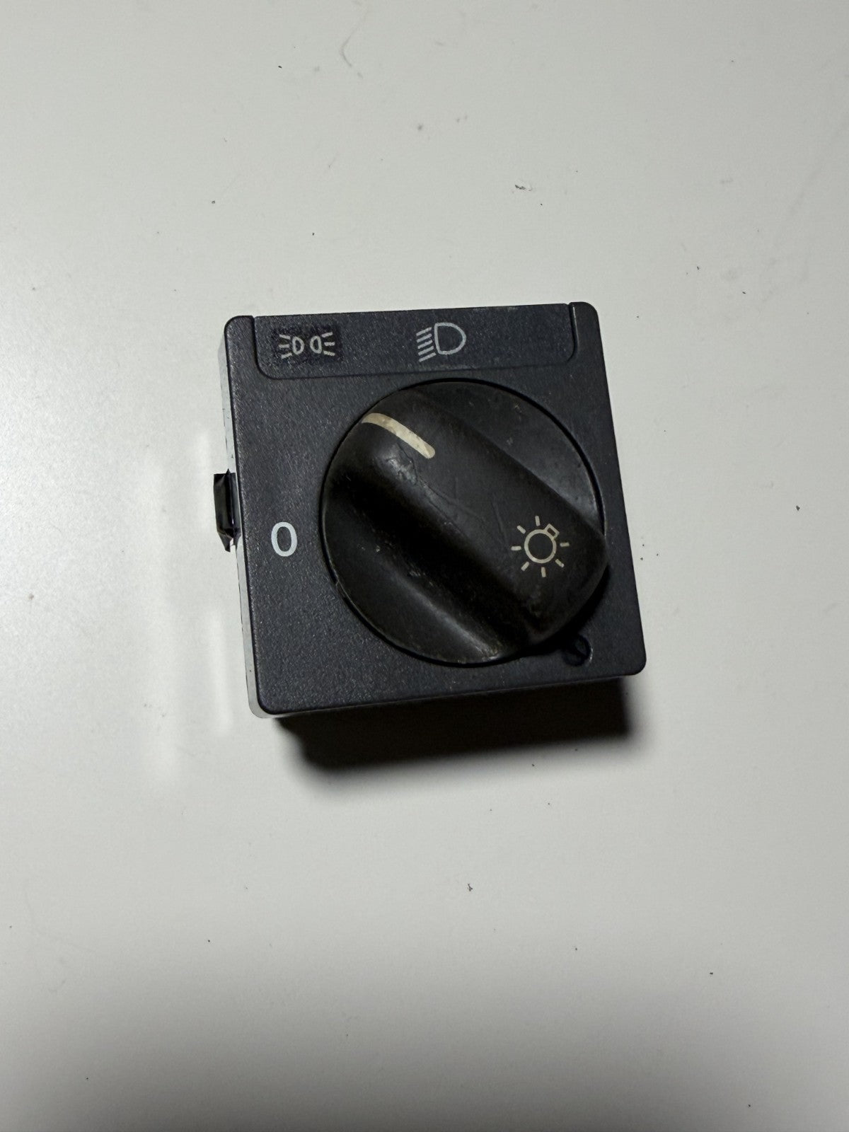 1998-2002 Volvo C70 S70 V70 Headlight Headlight Lamp Control Switch 8601773