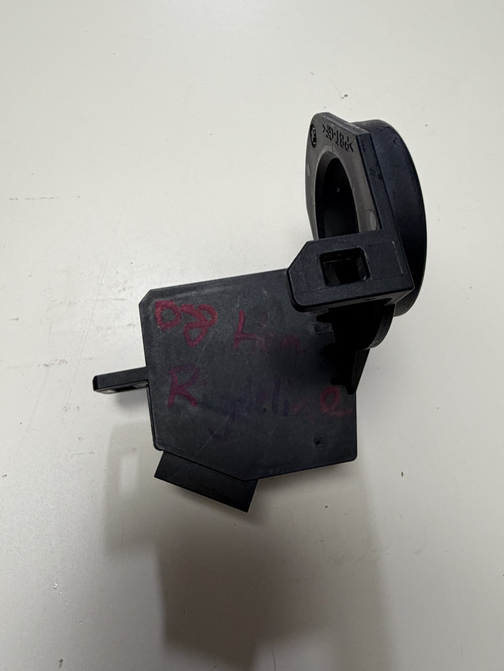 2008-2011 Honda Element Immobilizer 39730 SCV A010 M1, 735129542A14A Black