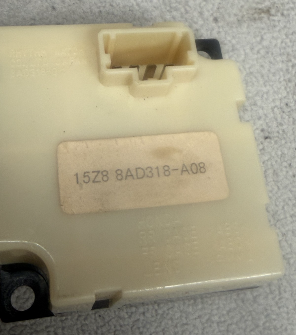 97 98 99 00 01 Honda CR-V Front Center Dash Digital Clock 15Z8 8AD318 A08