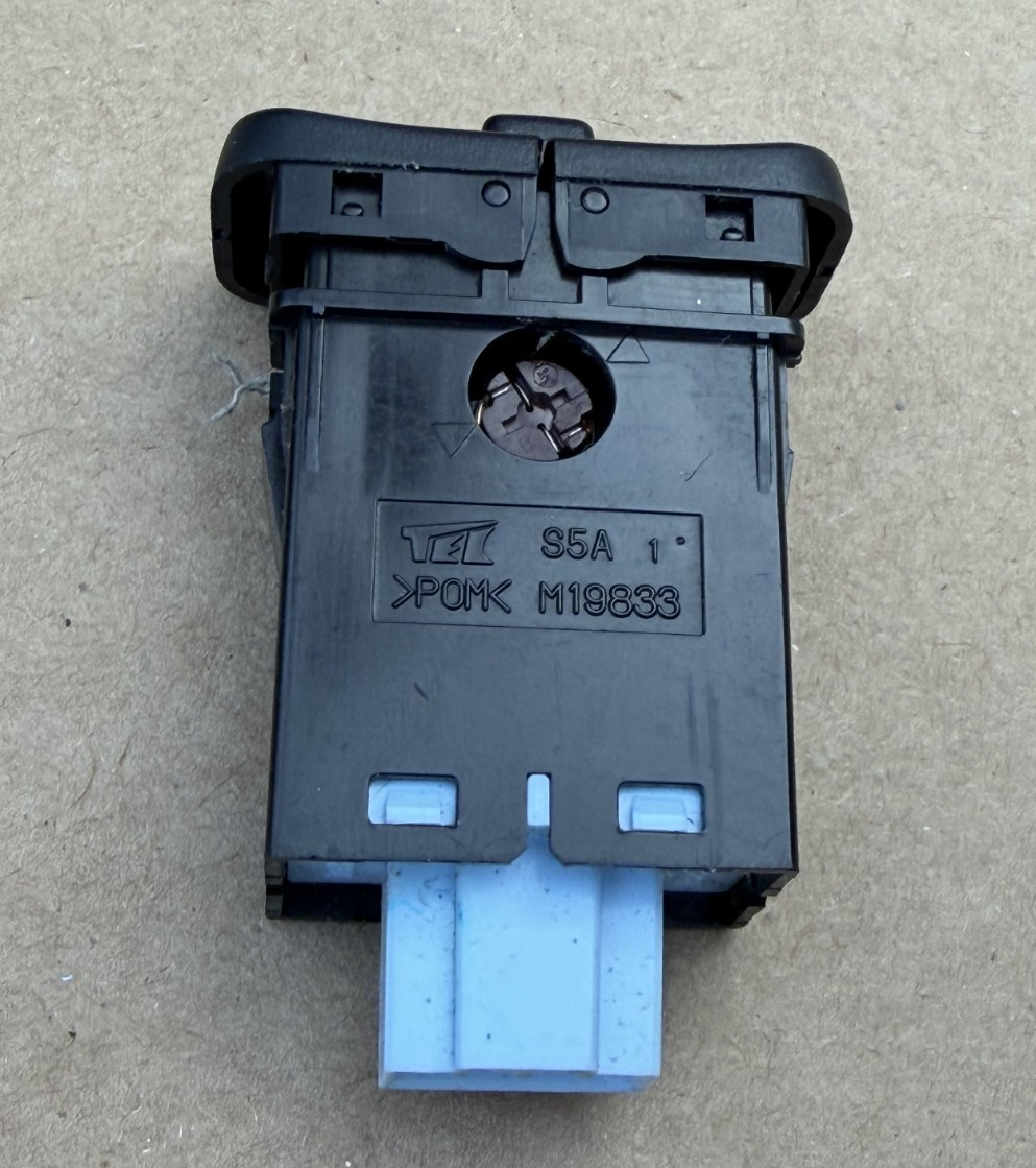 Sunroof Control Switch Button M19833 Black fits 2001-2005 Honda Civic