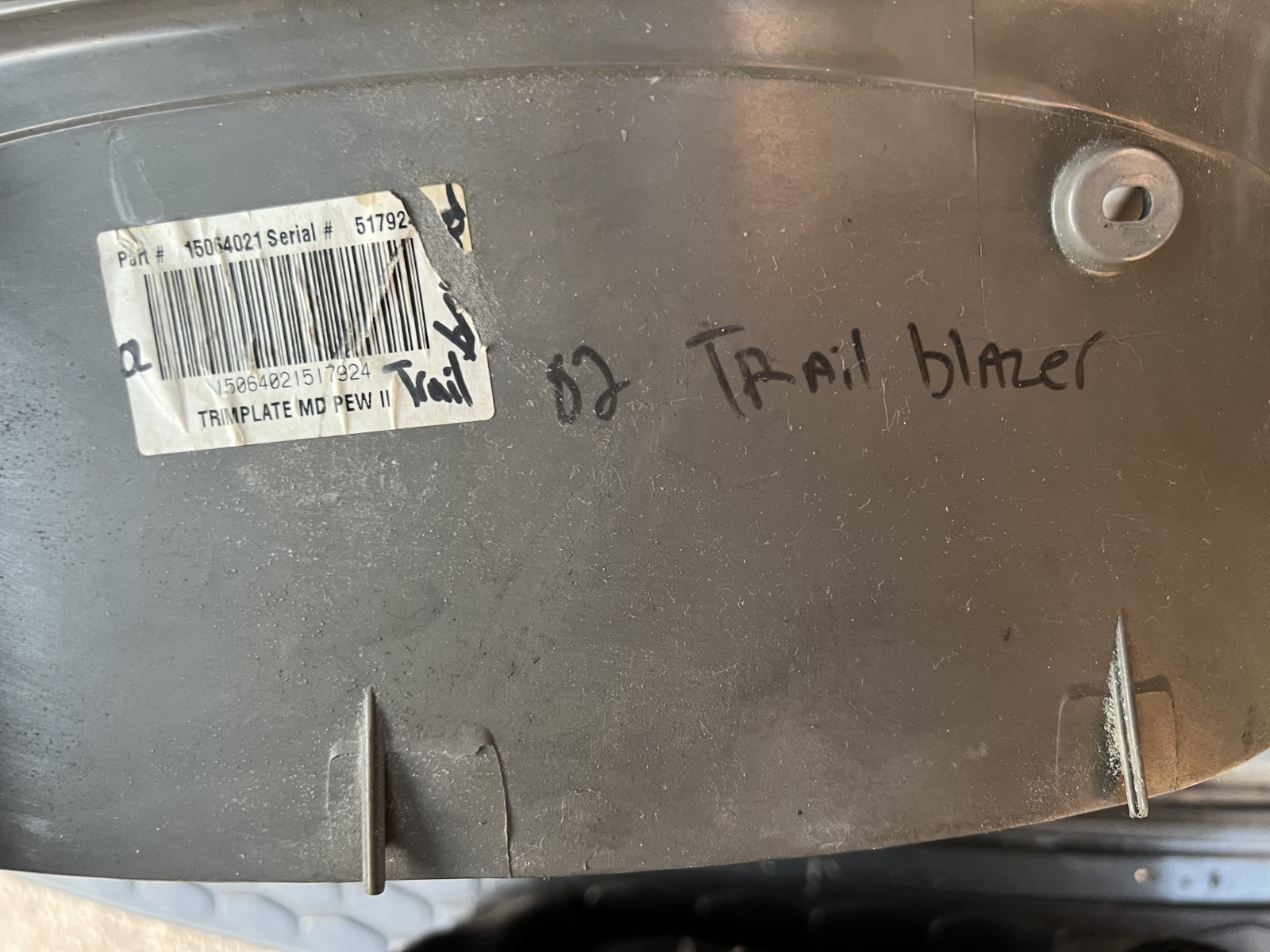 2002-2009 Chevrolet Trailblazer Cluster Radio Dash Bezel Trim Panel OEM 15064021