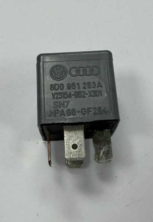 1985-1999 Volkswagen Passat Multifunctional Relay #373 8D0 951 253 A