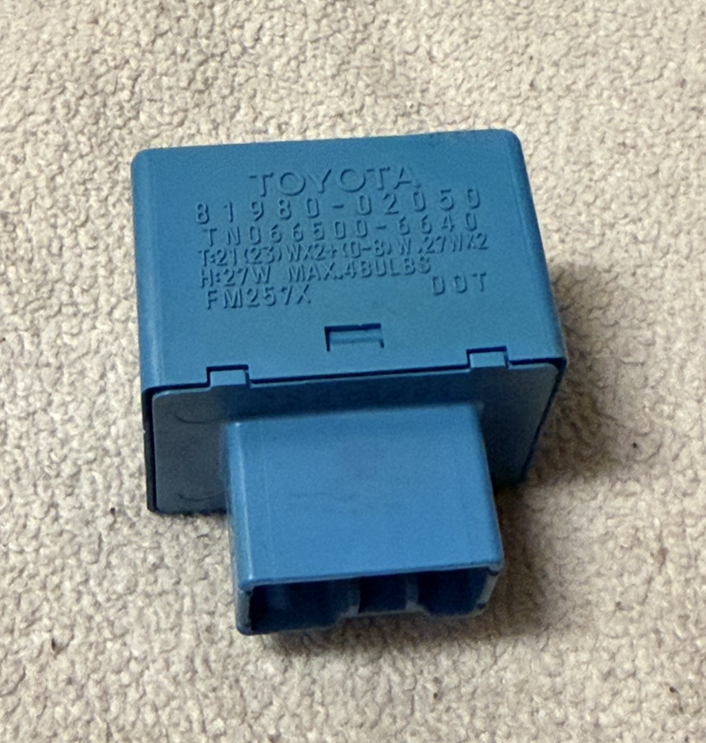 Toyota Matrix Scion Yaris Flasher Turn Signal Hazard Relay 81980 02050 Blue
