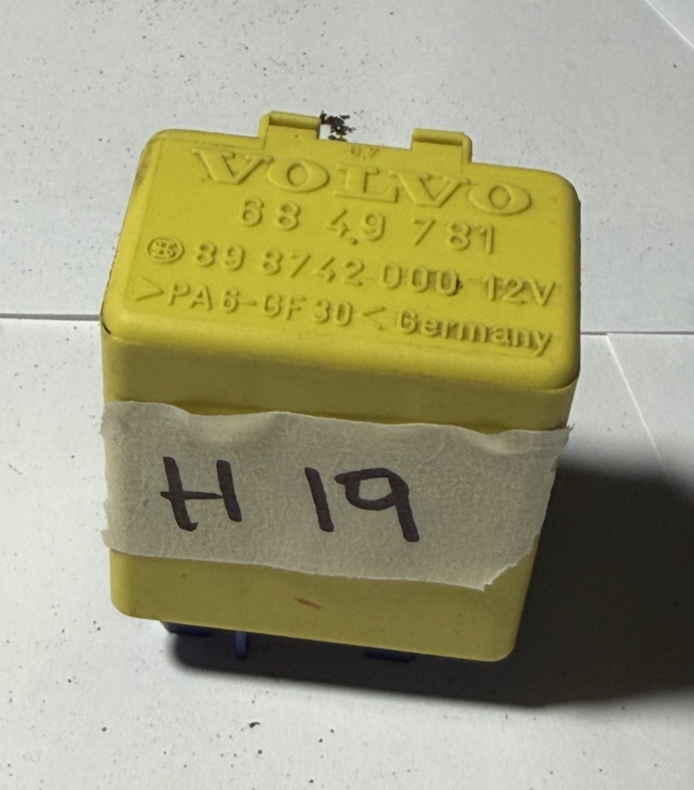Volvo 940 6 Pin Wiper Relay 12V 6849781, 89 8742 000 Yellow