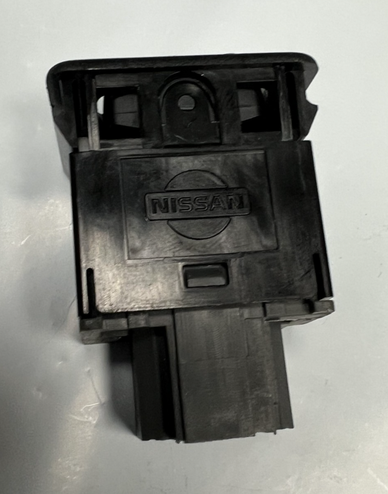 8y09w 1998 Nissan Maxima on/off switch