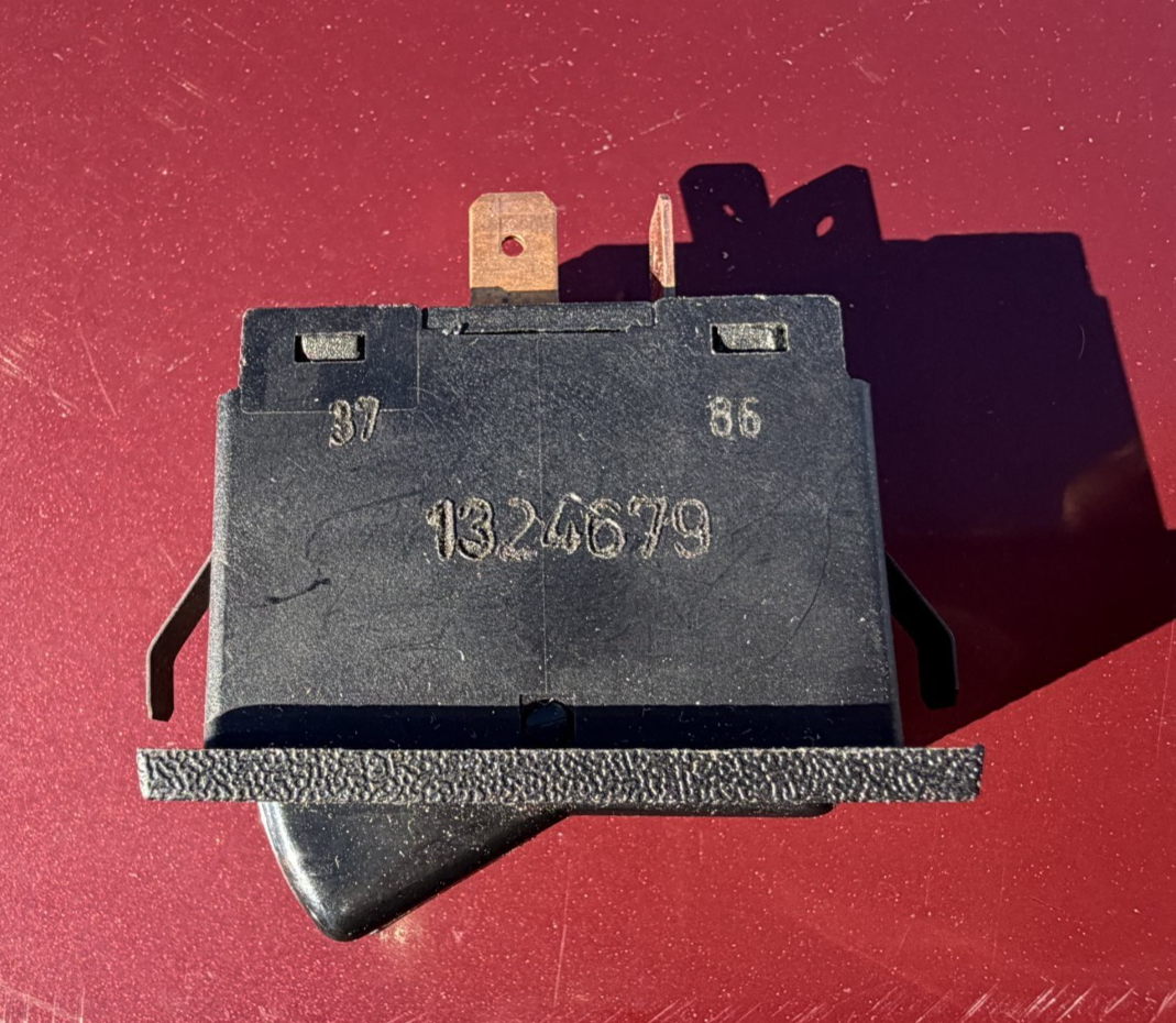 1986-1993 Volvo 240 244 Wagon Defrost Defroster Switch 1324679