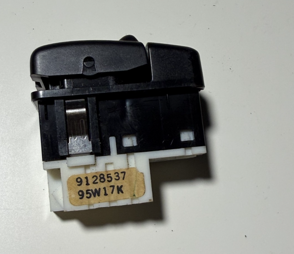 Sunroof Sun Roof Control Switch Button 9128537 95W17K fits 1994-1997 Volvo 850