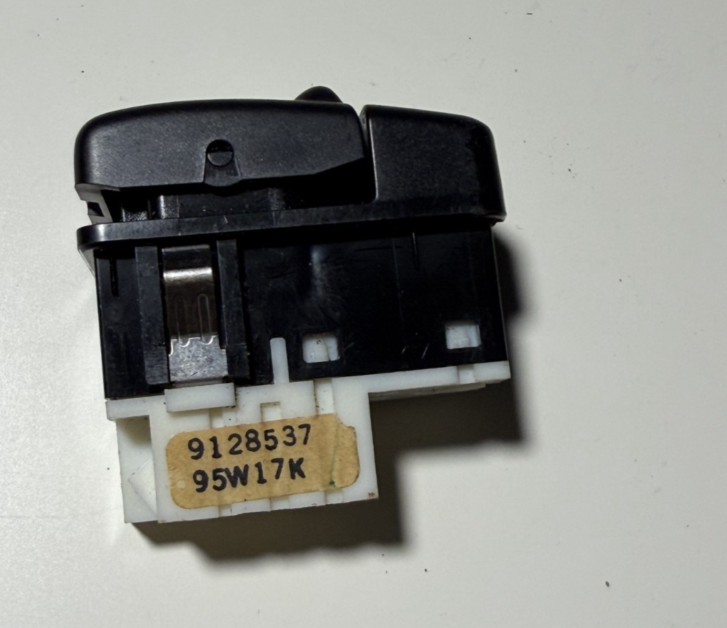 Sunroof Sun Roof Control Switch Button 9128537 95W17K fits 1994-1997 Volvo 850