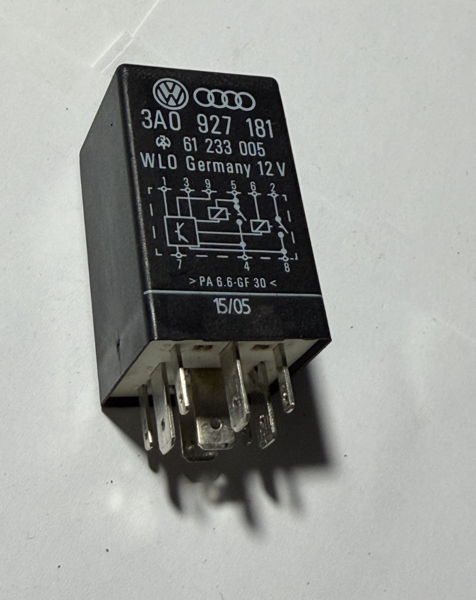 99-05 Volkswagen Jetta Accessory Power Relay #175 3A0927181, 61233005 Black