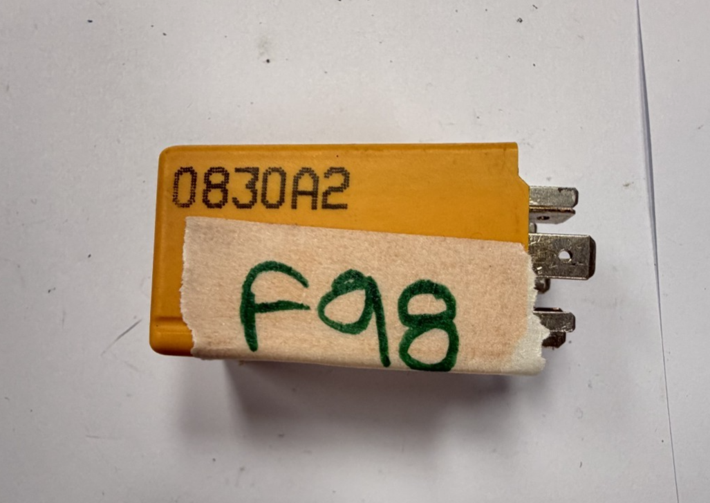 1998 1999 2000 Dodge Caravan Turn Signal Flasher Relay 12V 50732 04686795 Yellow
