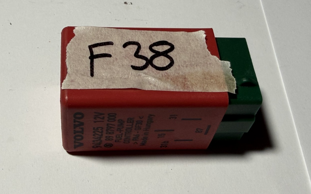Fuel Pump Relay 12V 9434225, 89 8797 000 fits 1993 1994 1995 1996 Volvo 850