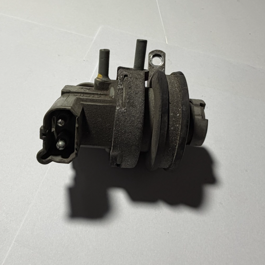 1993-1997 Volvo 240 740 940 960 850 EGR Vacuum Control Valve Solenoid 3531138