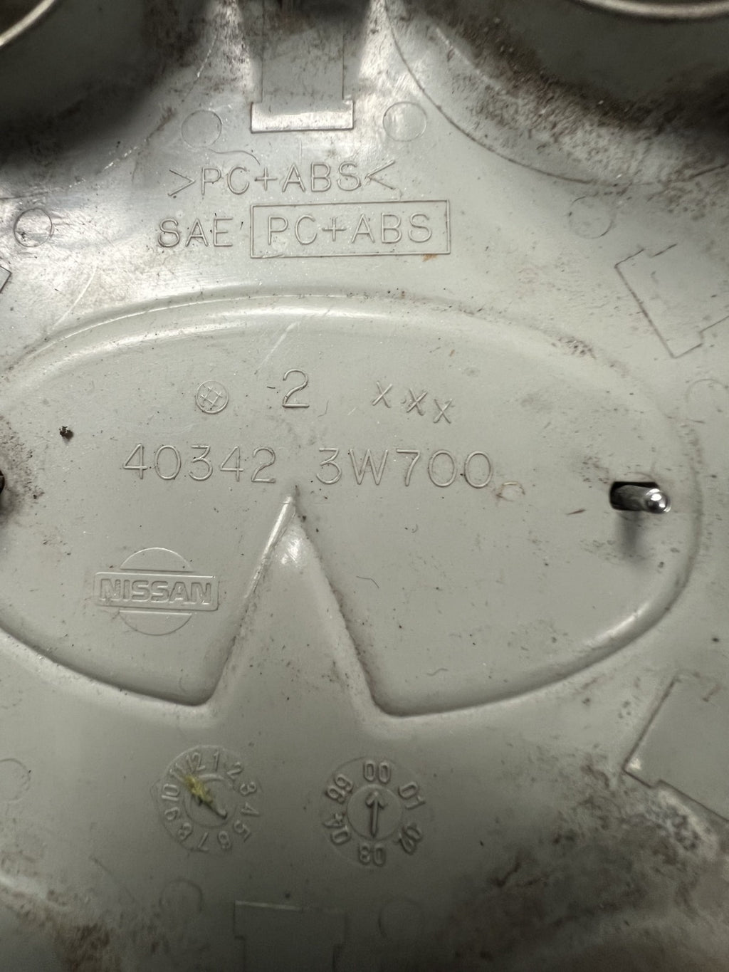 2001 2002 2003 Infiniti QX4 Wheel Center Hubcap Hub Cap OEM 40342 3W700