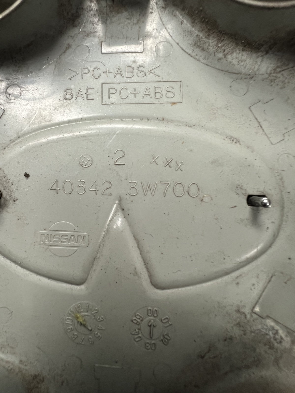 2001 2002 2003 Infiniti QX4 Wheel Center Hubcap Hub Cap OEM 40342 3W700