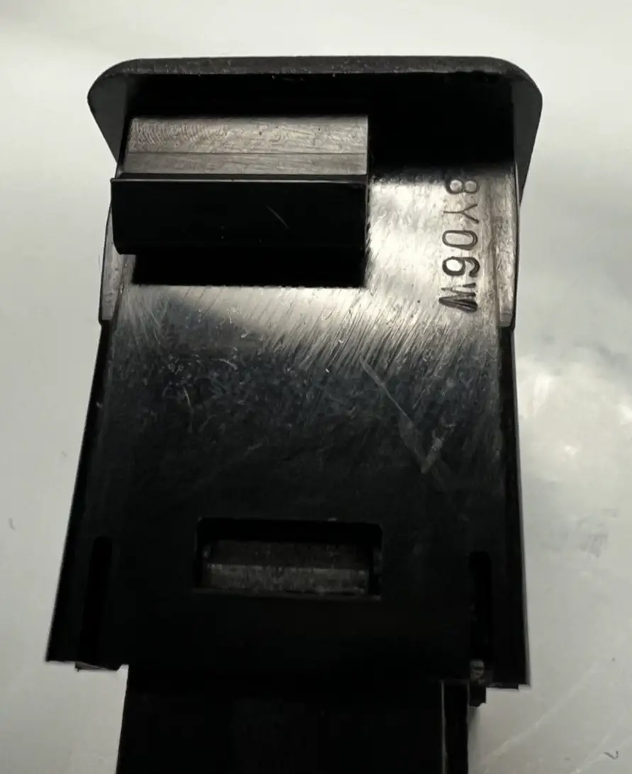 8Y06W 1998 Nissan Maxima Security switch by Volvo