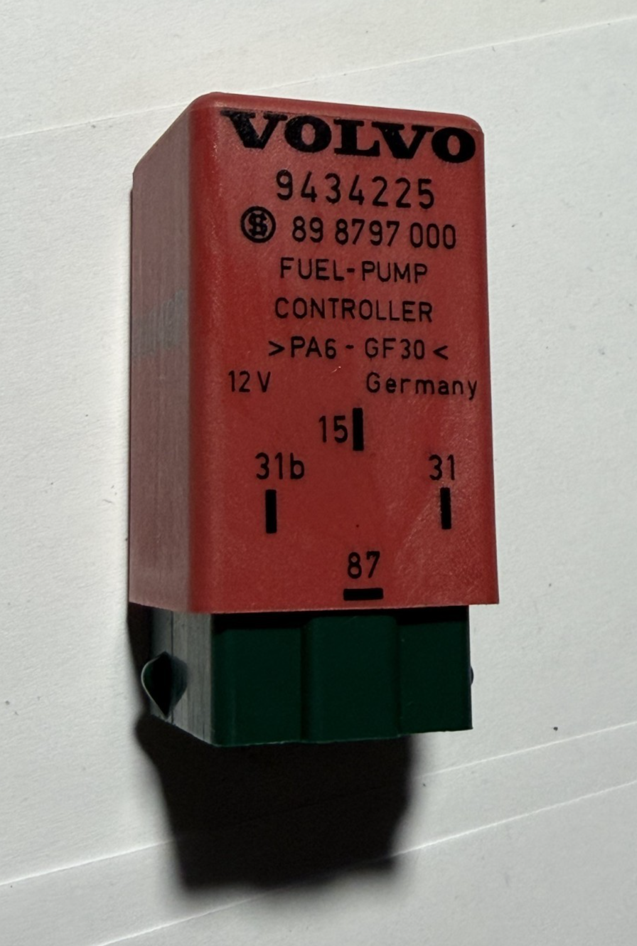 1993 1994 1995 1996 Volvo 850 Fuel Pump Relay 12V 9434225, 89 8797 000 Red
