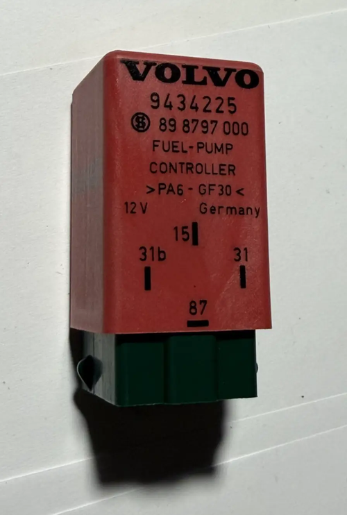 1993 1994 1995 1996 Volvo 850 Fuel Pump Relay 12V 9434225, 89 8797 000 Red by Volvo