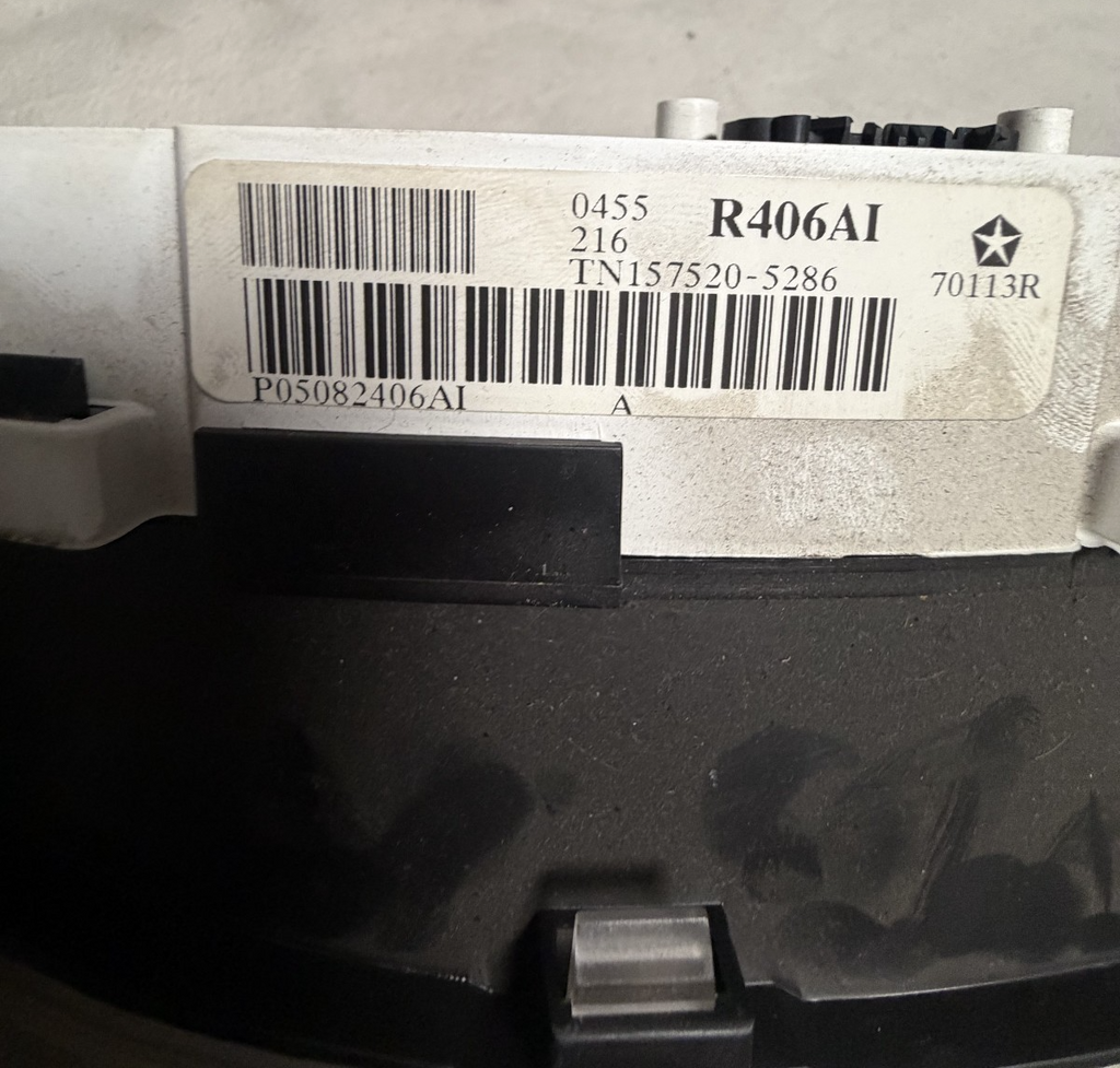 05 2005 Chrysler Town & Country Speedometer Instrument Cluster 05082406AI