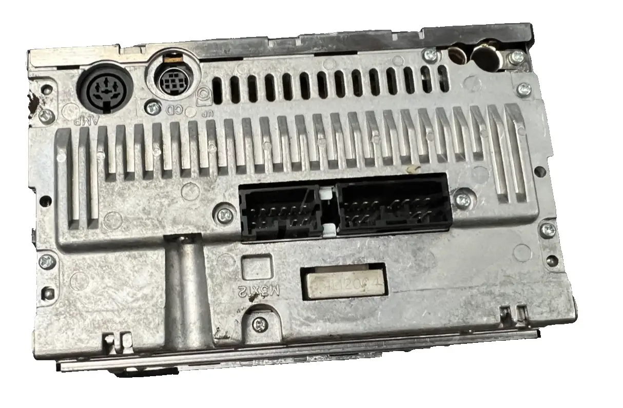 Radio Stereo CD Player 3533771 fits 97 98 99 00 01 02 03 04 Volvo 850 S70 by Volvo
