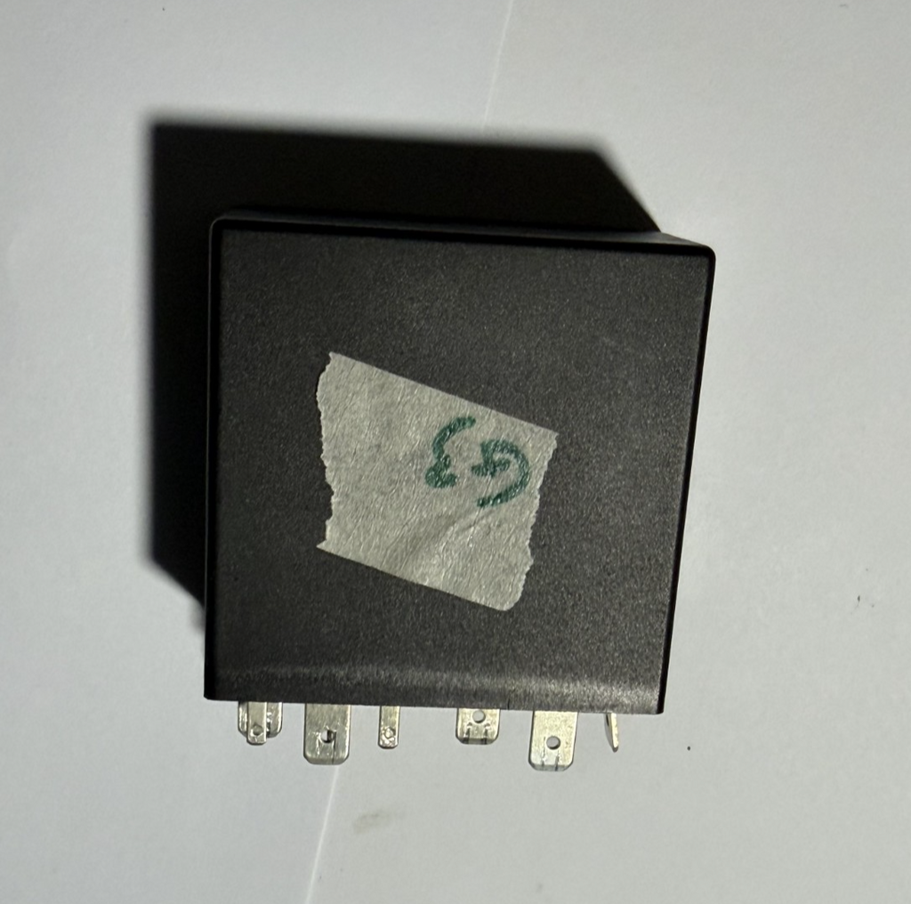 1997-2003 Volkswagen MK4 Golf Relay #377 4B0 955 531 A, 72WA401 Black