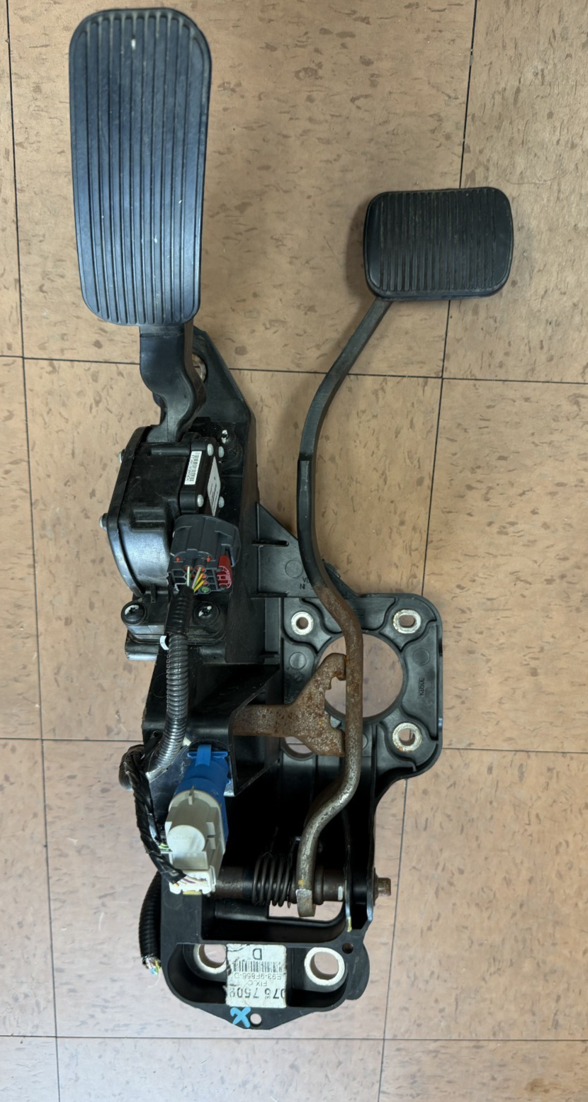 2008-2012 Ford Taurus Gas Accelerator Power Go Pedal Assembly 7F9A-9F836-AA