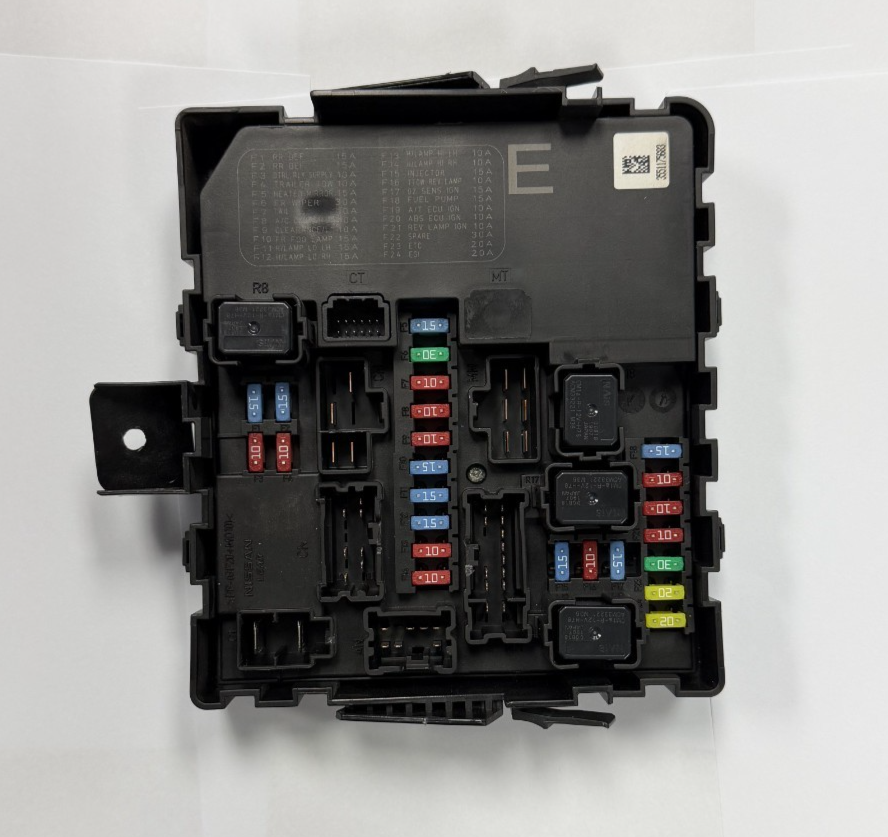 2010-2015 Nissan Armada Titan Xterra Pathfinder Engine Fuse Box 284B7 ZE03B