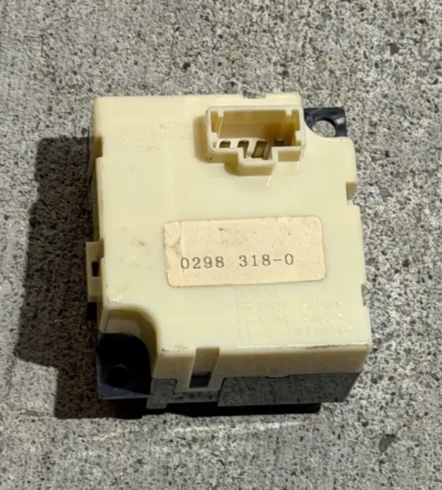 Front Center Dash Digital Clock 0298 318-0 fits 97 98 99 00 01 Honda CR-V by Honda