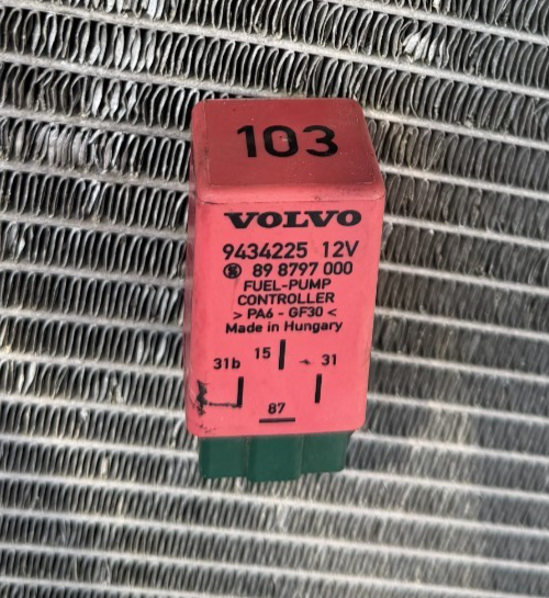 1993 1994 1995 1996 Volvo 850 Fuel Pump 4 Pin Relay 12V 9434225, 89 8797 000 Red by Volvo
