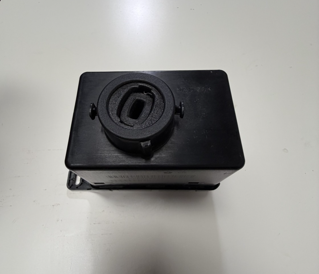 09 10 11 12 Volkswagen Routan Ignition Switch Module 68068868AE Black