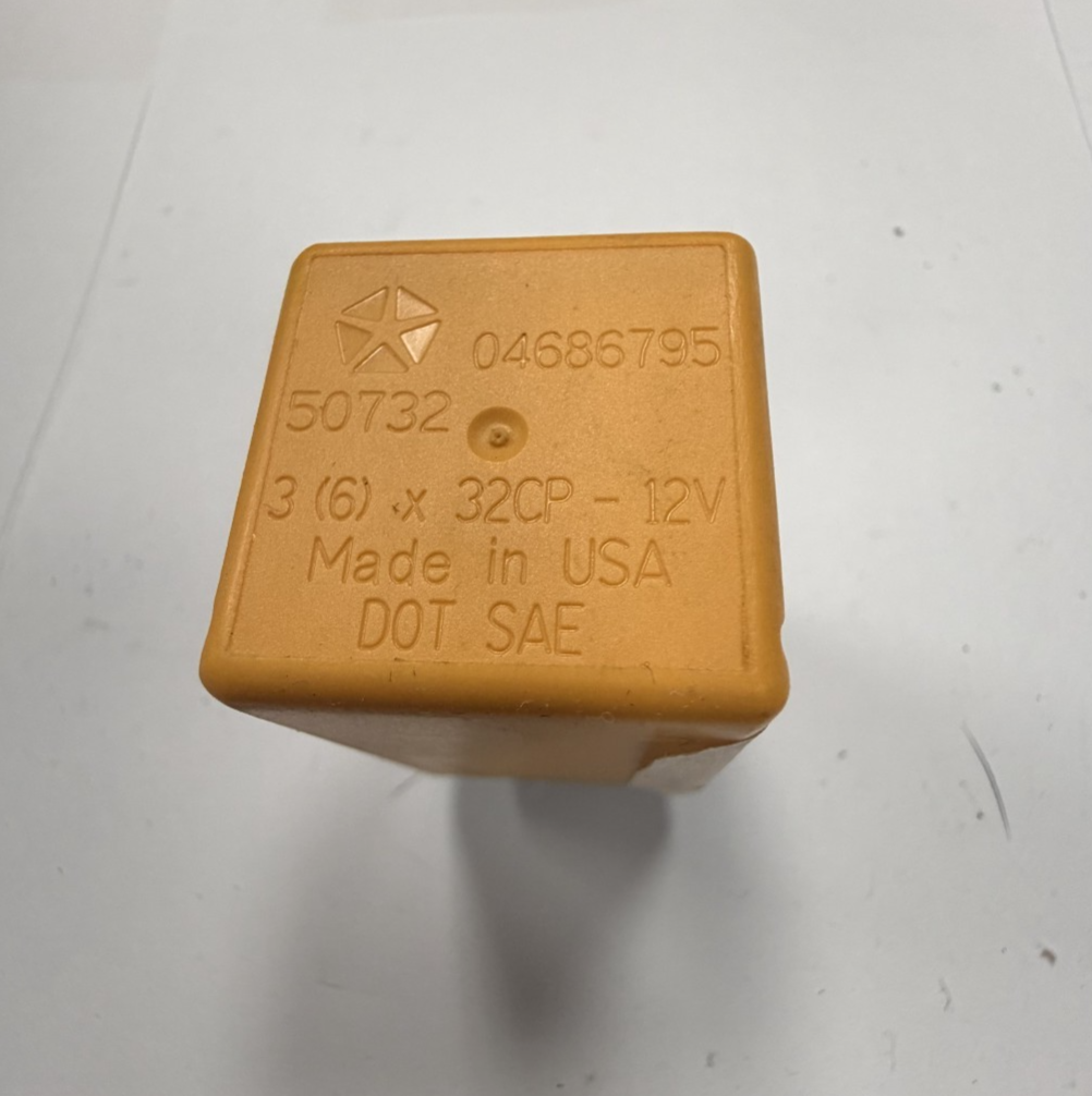 1998 1999 2000 Dodge Caravan Turn Signal Flasher Relay 12V 50732 04686795 Yellow