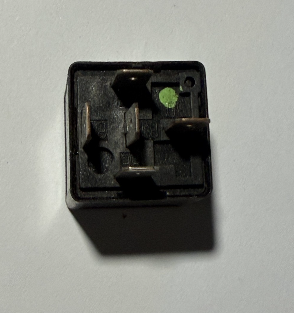 1994-2004 Volvo V40 Multiuse 5-Pin Relay 12V V23134 A52 X345, 9441160 Black