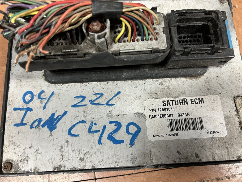 04 2004 Saturn Ion Engine Control Module ECM ECU OEM 12591011 04E00A01