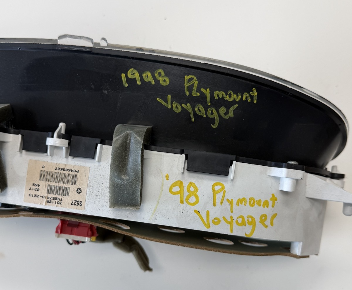 1998 1999 Dodge Caravan Voyager Speedometer Instrument Cluster 04685627C