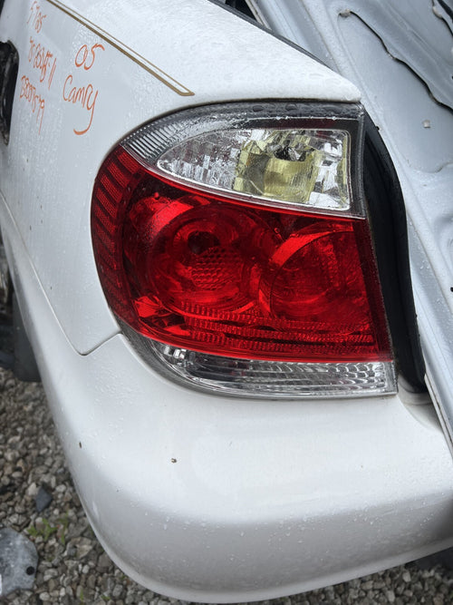 2005-2006 Toyota Camry Tail Light Taillight Lamp Left Driver Side LH OEM