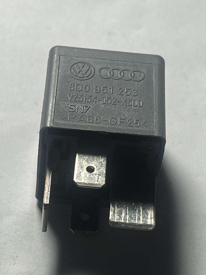 2003-2009 Audi A4 Multifunction Relay OEM 8D0 951 253, V23134 J52 X300