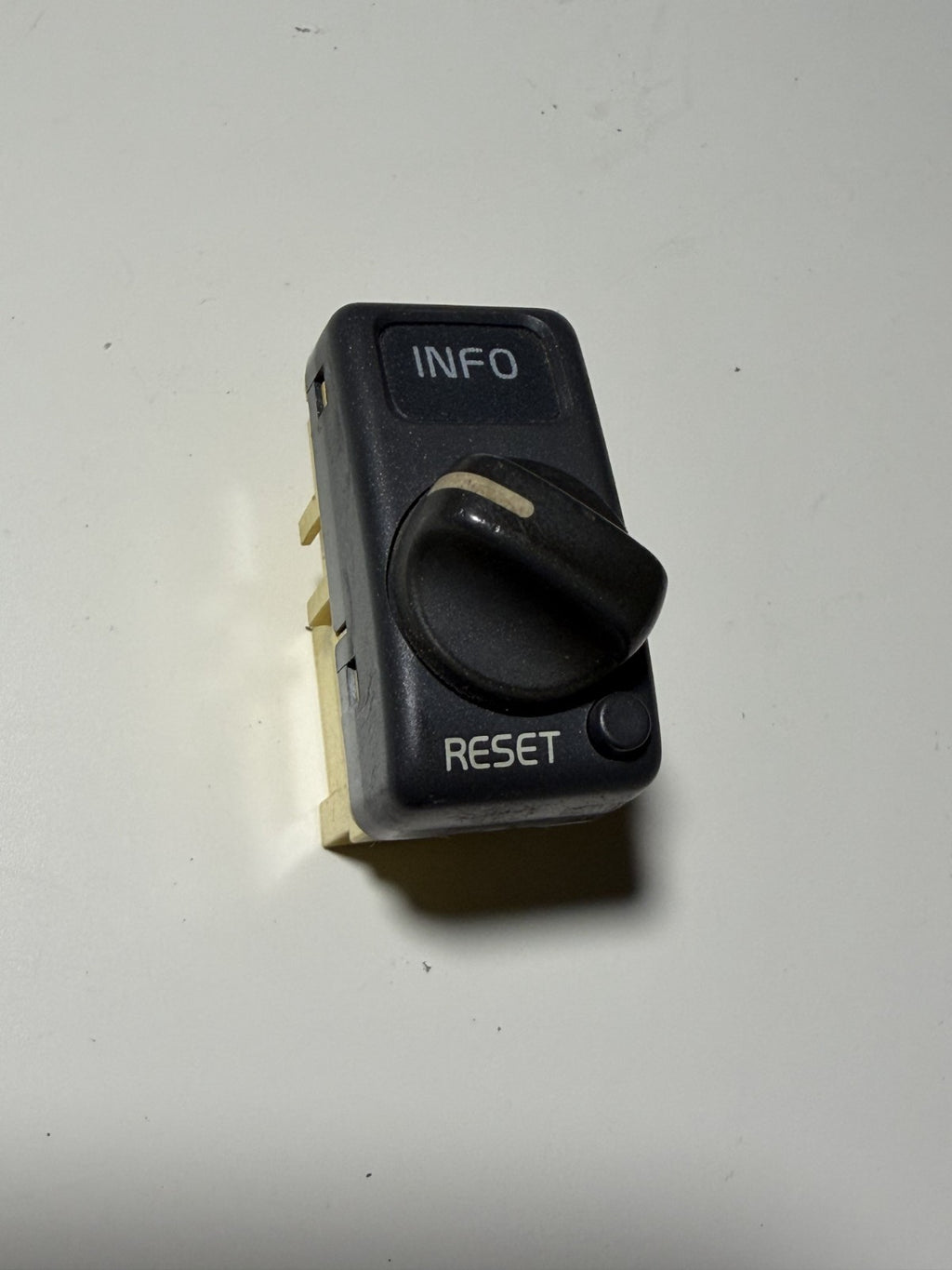 Trip Computer Reset Info Switch 9162959, 97W46Q fits 98-04 Volvo C70 S70
