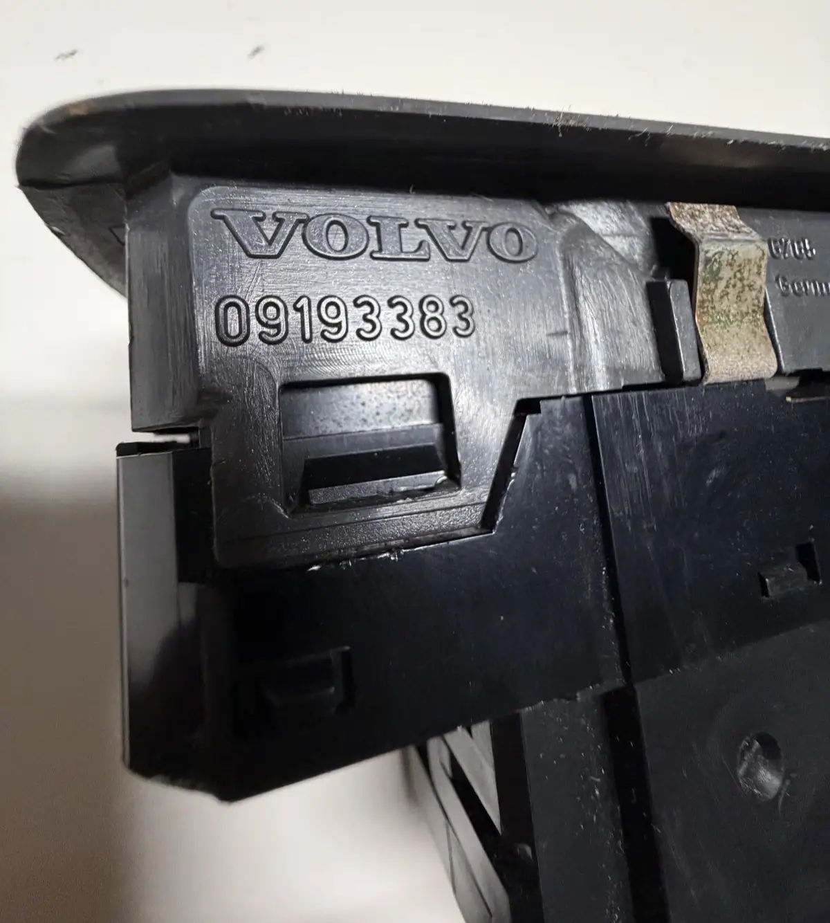 2001-2007 Volvo V70 Master Power Window Switch Left LH 8682836, 09193383 by Volvo