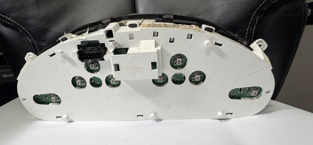 2005 Chrysler Town & Country Speedometer Instrument Cluster P05082056AC