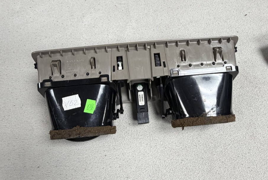 2003-2006 Volvo XC90 Dash Center Air Vent Grill Trim with Hazard Switch 3409400