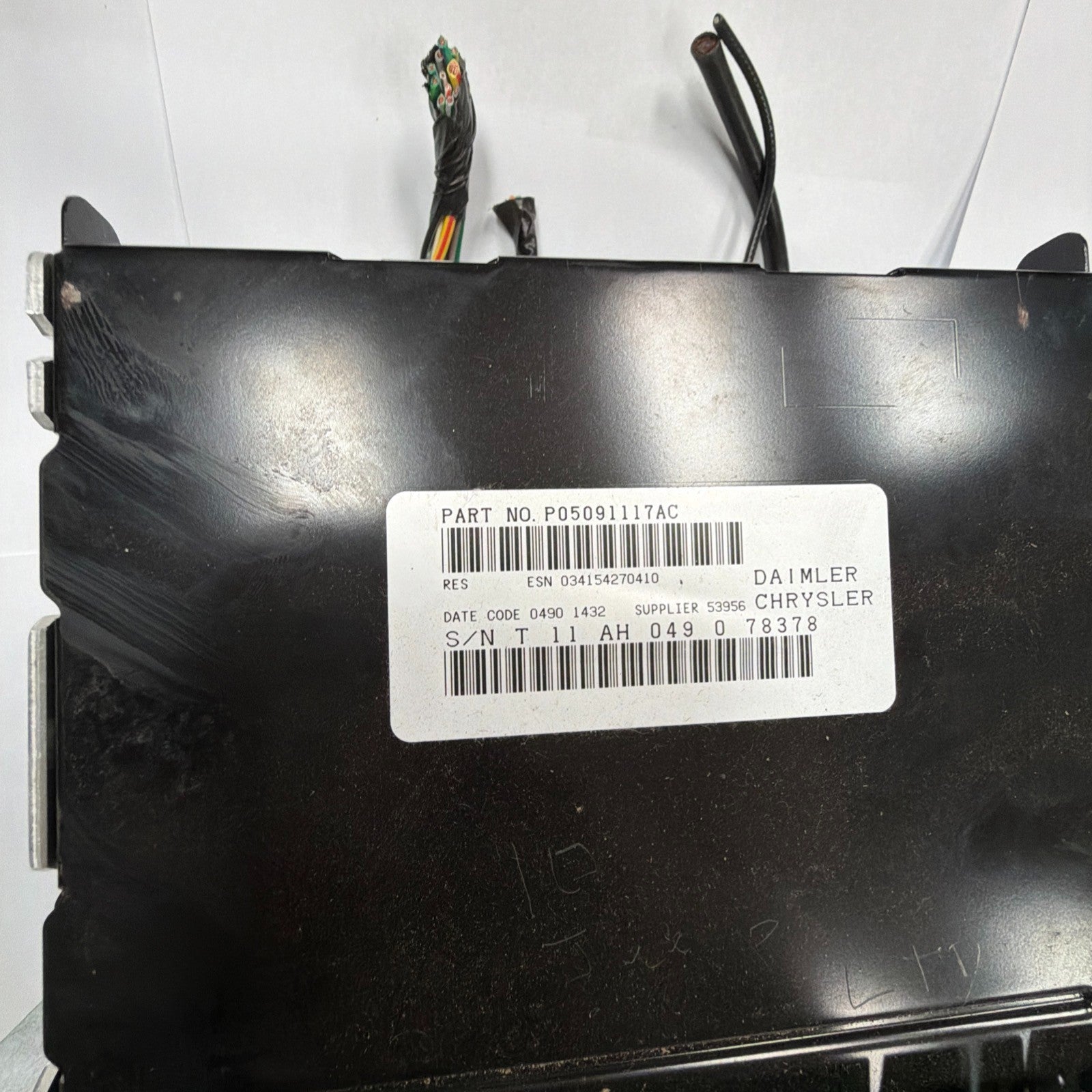 Radio CD MP3 Player AUX Sirius 05091117AC fits 2010 Chrysler Town and Country