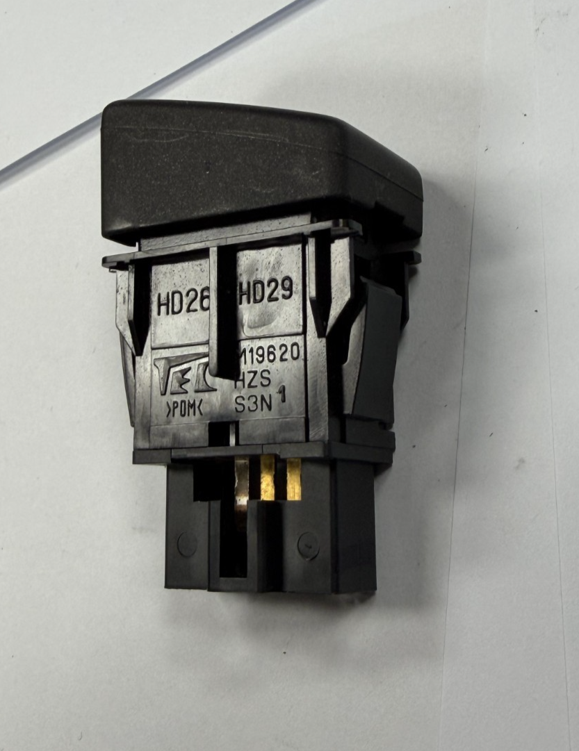 2003 2004 2005 Honda Accord Hazard Warning Light Emergency Switch M19620