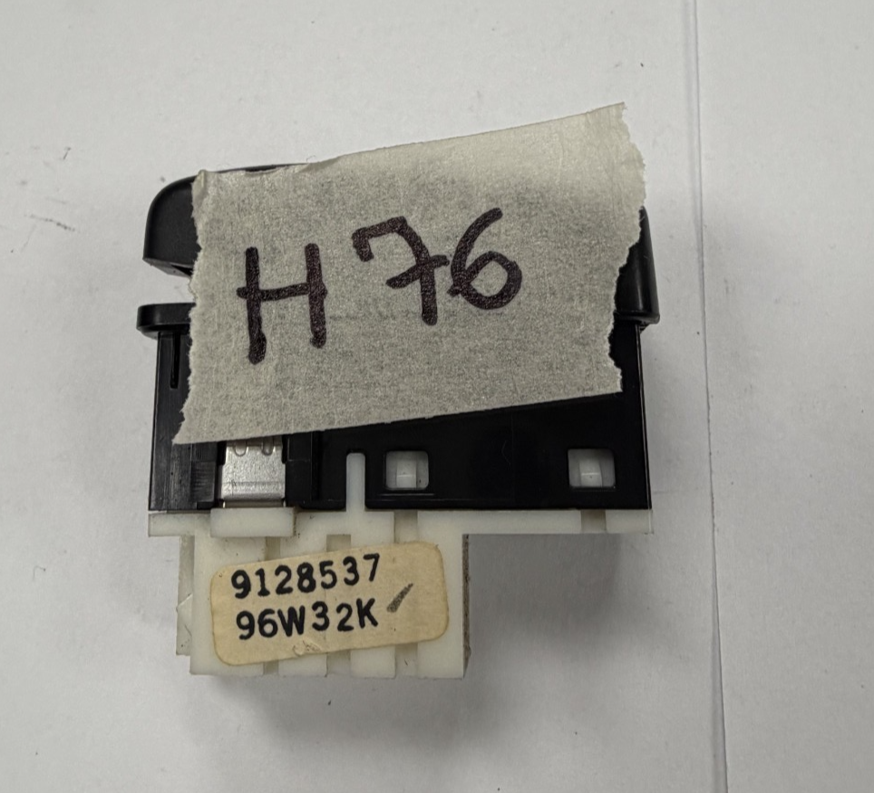 Sunroof Sun Roof Control Switch Button 9128537 96W32K fits 1994-1997 Volvo 850