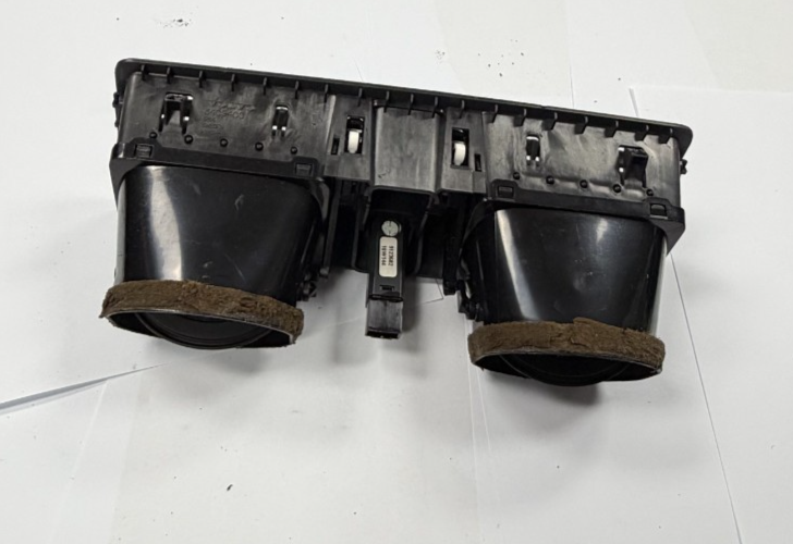 2003-2006 Volvo XC90 Dash Center Air Vent Grill Trim w Hazard Switch 3409400